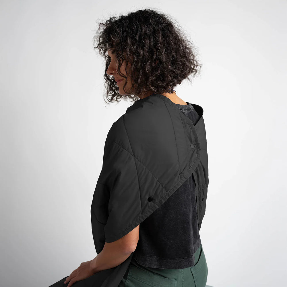 Gravel: Layover Travel Blanket • Black